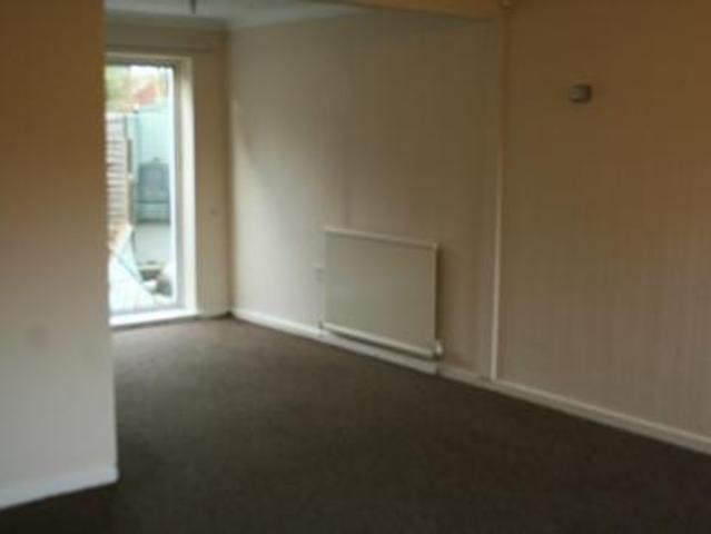 3 bedroom Semi detached house To Let