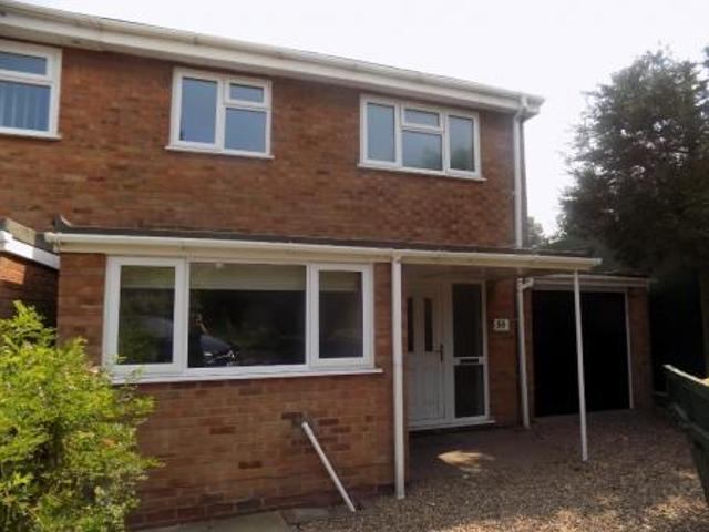 3 bedroom Semi detached house To Let