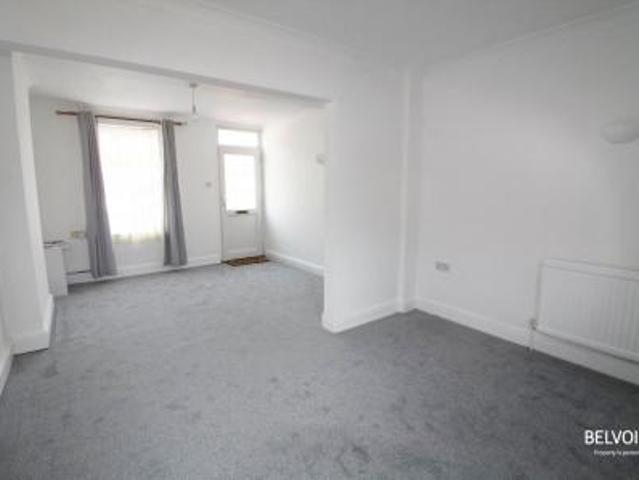 3 bedroom Semi detached house To Let