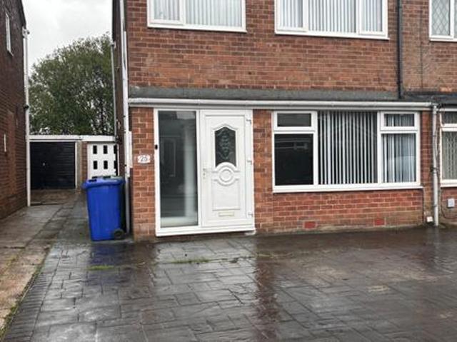 3 bedroom Semi detached house To Let