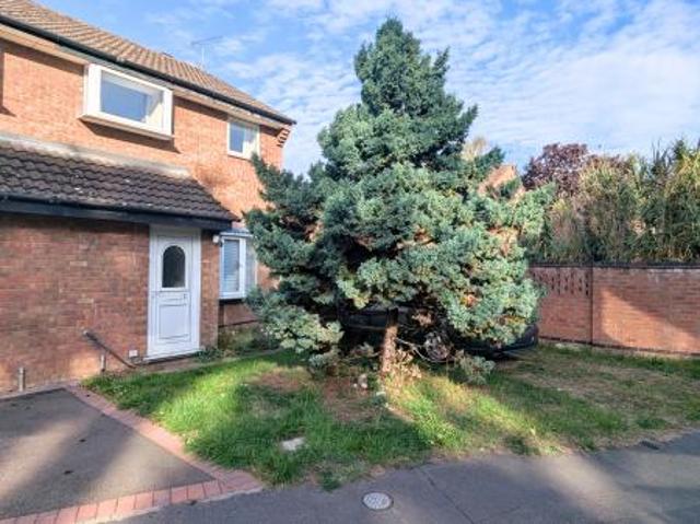 3 bedroom Semi detached house To Let
