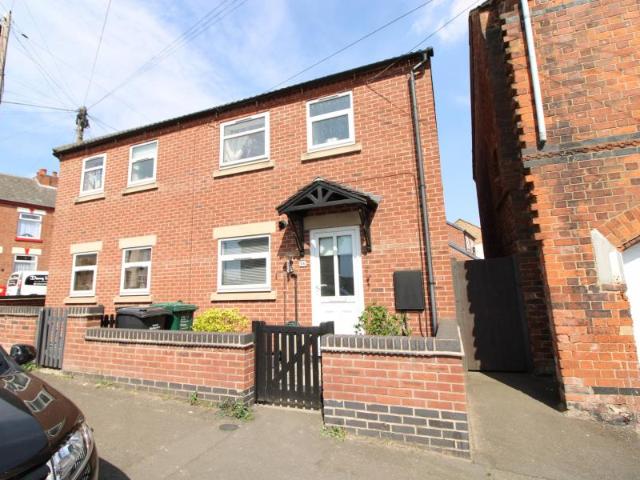 3 bedroom Semi detached house To Let