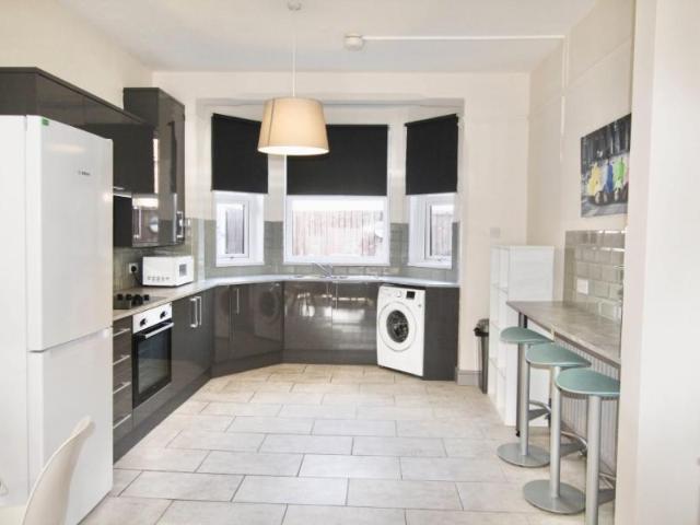3 bedroom Semi detached house To Let