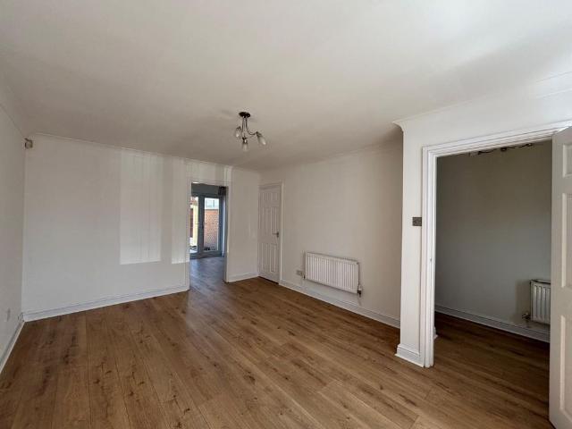 3 bedroom Semi detached house to let