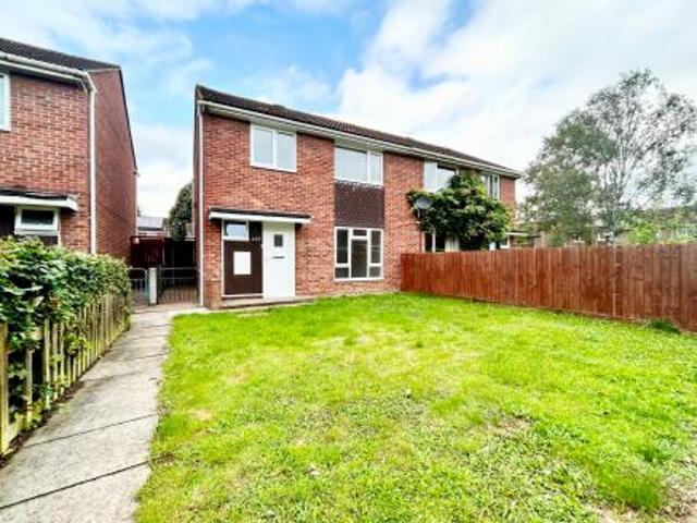 3 bedroom Semi detached house To Let