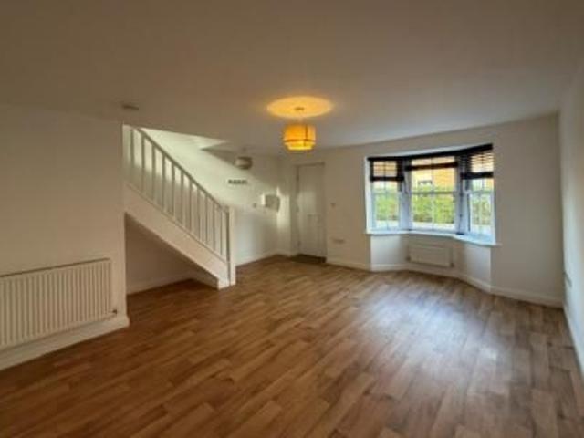 3 bedroom Semi detached house To Let