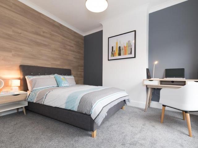 3 bedroom Semi detached house To Let