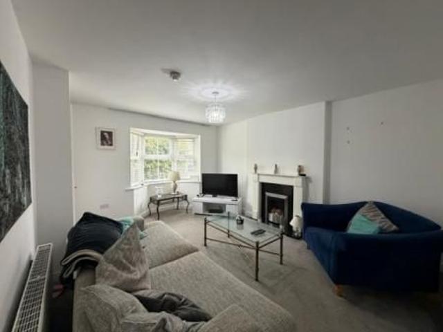 3 bedroom Semi detached house To Let