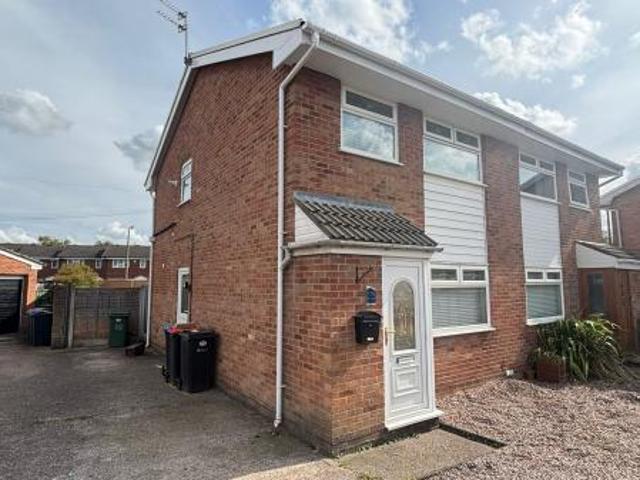 3 bedroom Semi detached house To Let