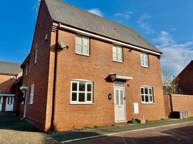 3 bedroom Semi detached house To Let