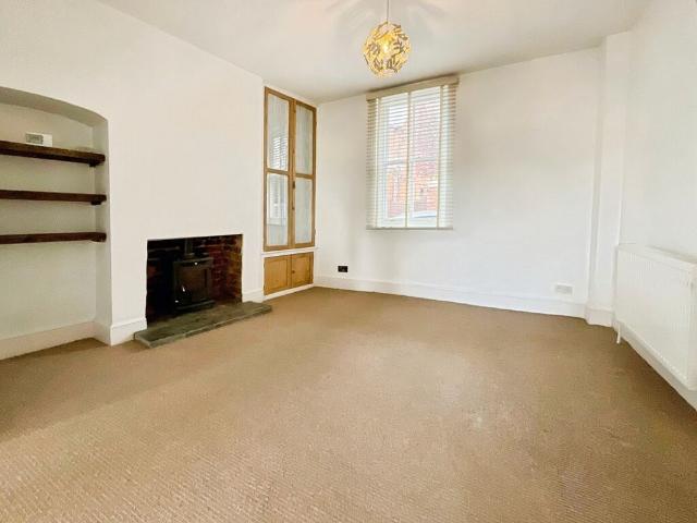 3 bedroom Semi Detached House to let