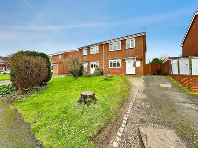 3 bedroom Semi detached house To Let