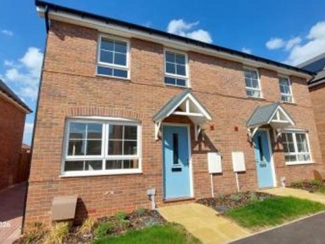 3 bedroom Semi detached house To Let