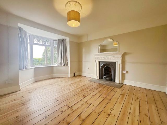 3 bedroom Semi Detached House to let