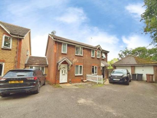 3 bedroom Semi detached house To Let