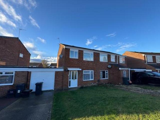 3 bedroom Semi detached house To Let