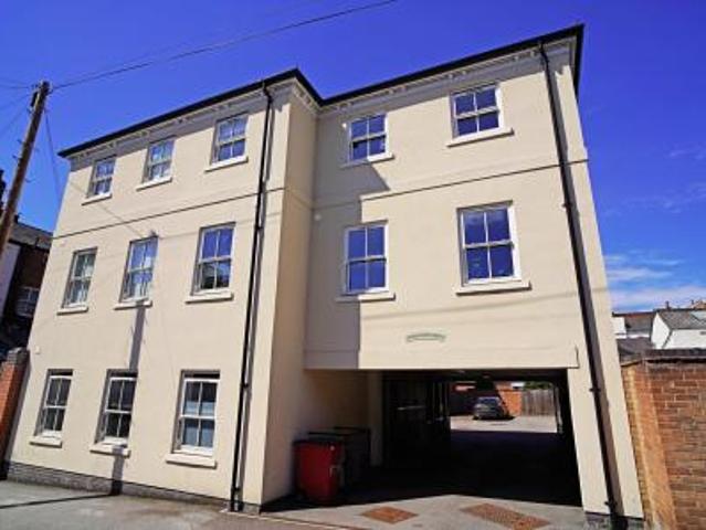 3 bedroom Semi detached house To Let