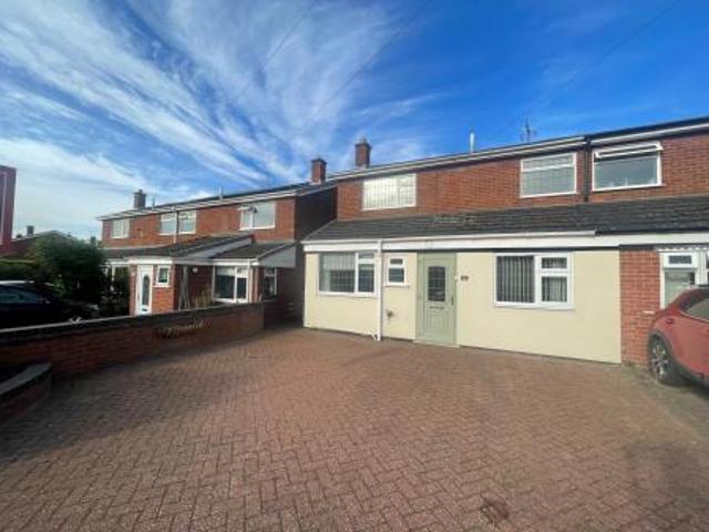 3 bedroom Semi detached house To Let
