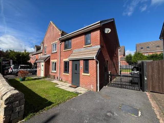 3 bedroom Semi detached house To Let
