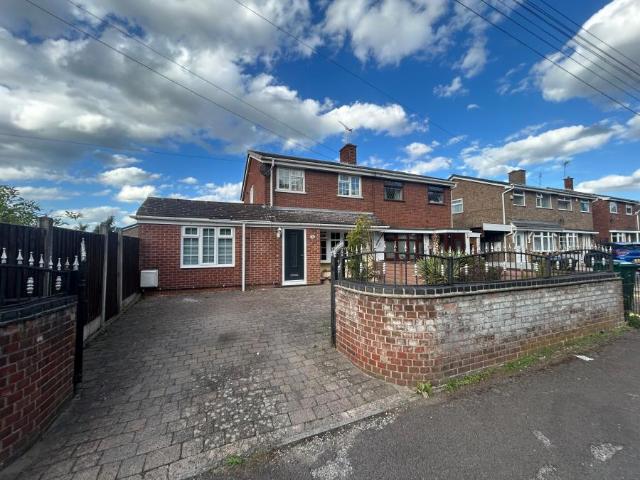 3 bedroom Semi detached house To Let