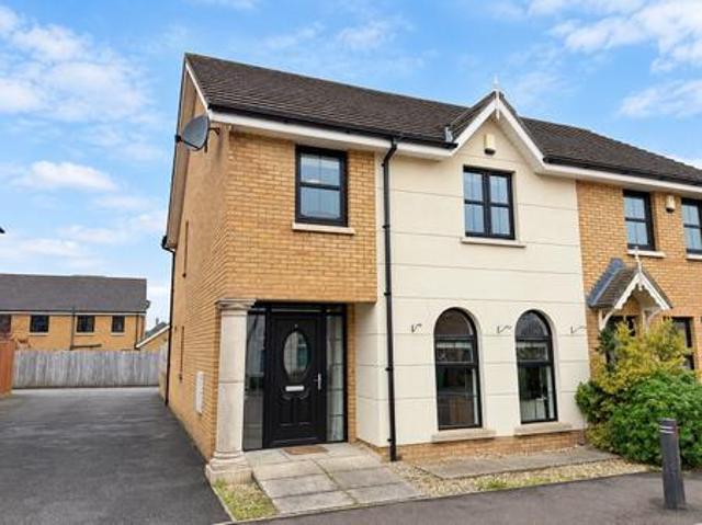 3 bedroom Semi detached house To Let