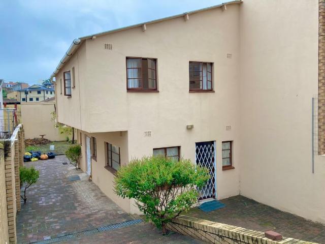 3 bedroom semi detached house to let in Montford