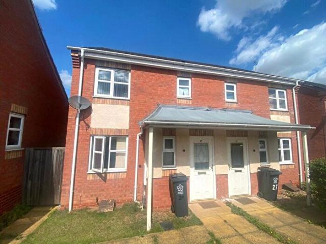 3 Bedroom Semi Detached House To Rent In Mundesley Road, Hamilton, Leicester, Leicestershire, LE5