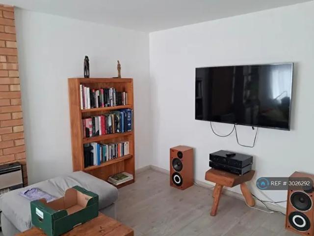 3 Bedroom Semi Detached House To Rent In Malham Way, Leicester, LE2