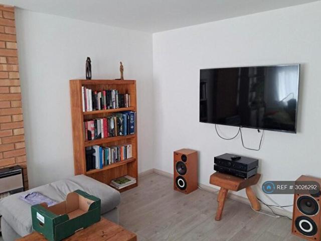 3 Bedroom Semi Detached House To Rent In Malham Way, Leicester, LE2