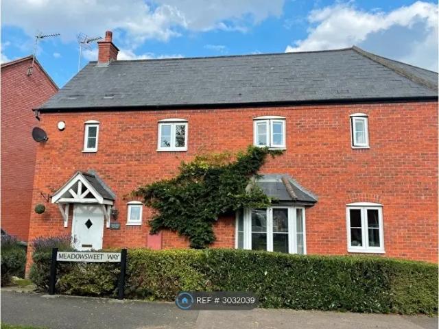3 Bedroom Semi Detached House To Rent In Meadowsweet Way, Banbury, OX16