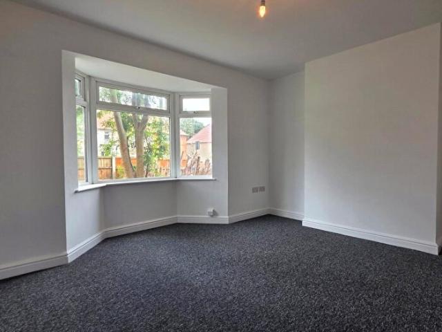 3 Bedroom Semi Detached House To Rent In Minver Crescent, Nottingham, Nottinghamshire, NG8