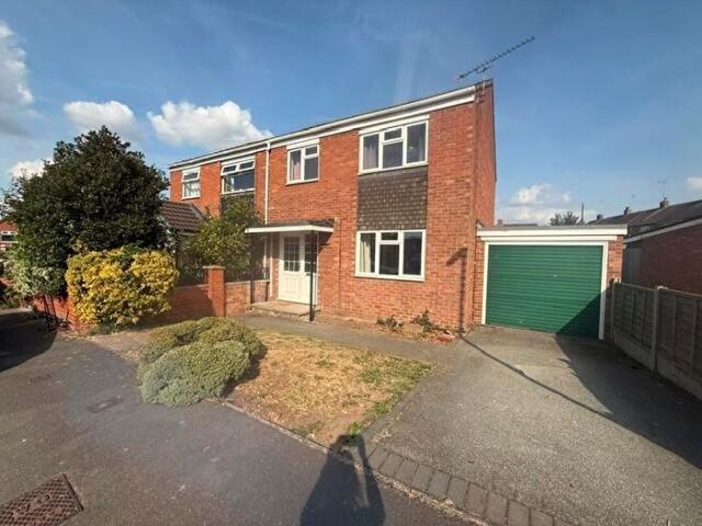 3 Bedroom Semi Detached House To Rent In Orchard Close, Walton On Trent, DE12