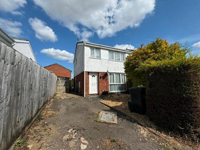 3 Bedroom Semi Detached House To Rent In Orwell Close, Raunds, Wellingborough, NN9