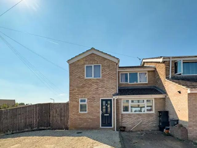 3 Bedroom Semi Detached House To Rent In Abbey Road, Witney, Oxfordshire, OX28