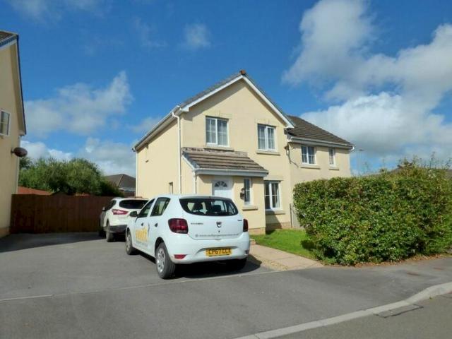 3 Bedroom Semi Detached House To Rent In Allt Y Gog, Carmarthen, Carmarthenshire, SA31