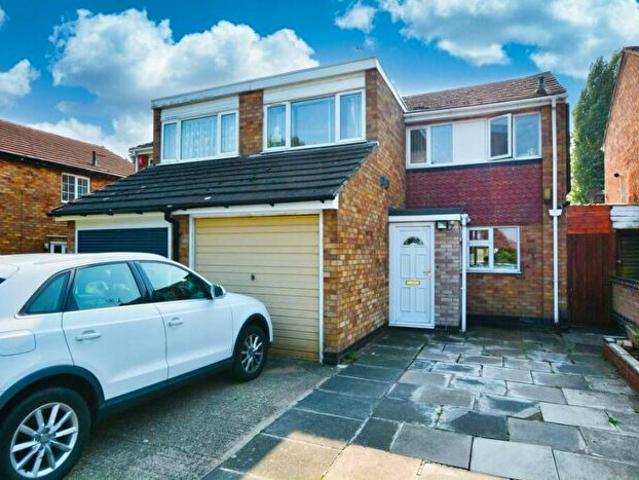 3 Bedroom Semi Detached House To Rent In Asquith Boulevard, Leicester, LE2