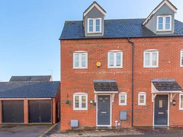 3 Bedroom Semi Detached House To Rent In Bunting Drive, Leighton Buzzard, LU7