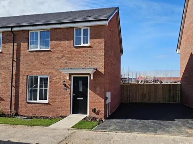 3 Bedroom Semi Detached House To Rent In Burrows Drive, Bingham, NG13