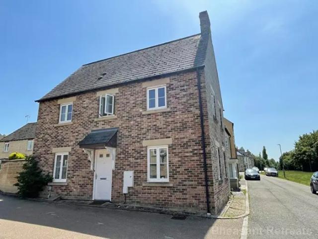 3 Bedroom Semi Detached House To Rent In Blackthorn Mews, Carterton, OX18