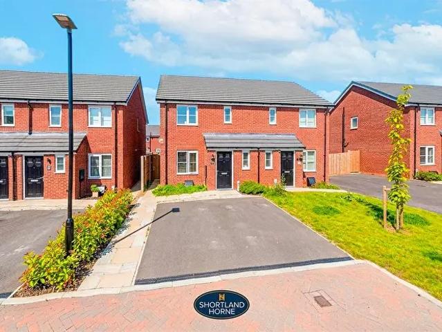 3 Bedroom Semi Detached House To Rent In Bracken Walk, Willenhall, Coventry, CV3