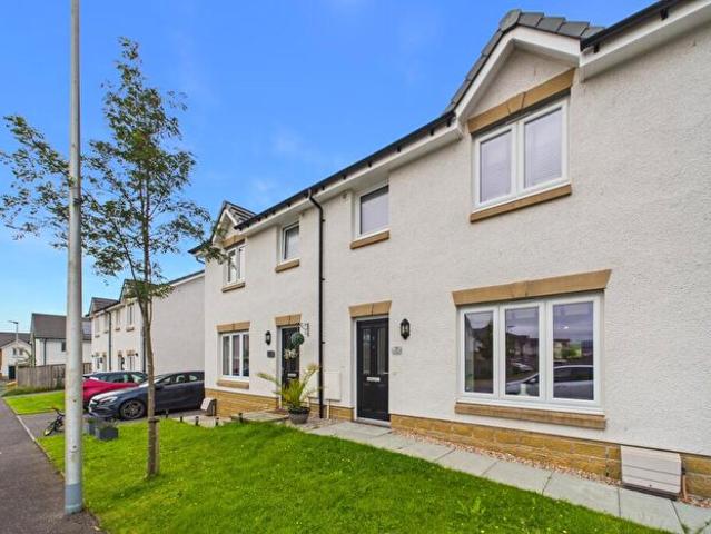 3 Bedroom Semi Detached House To Rent In Broadford Place, PA7