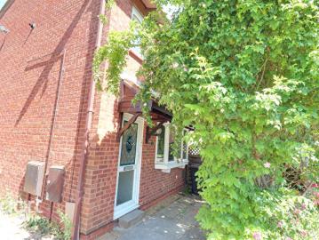 3 Bedroom Semi Detached House To Rent In Challacombe, Furzton, MK4