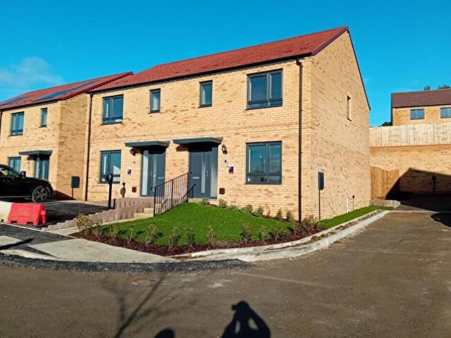 3 Bedroom Semi Detached House To Rent In Chaucer Avenue, Milton Keynes, MK7