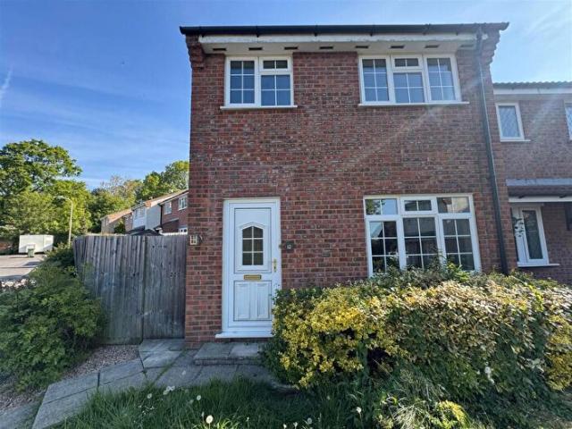 3 Bedroom Semi Detached House To Rent In Chelsea Close, Glen Parva, Leicester, LE2