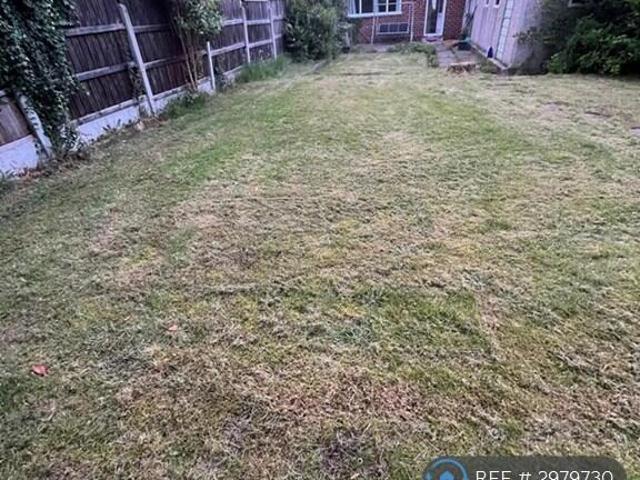 3 Bedroom Semi Detached House to Rent in Cherry La
