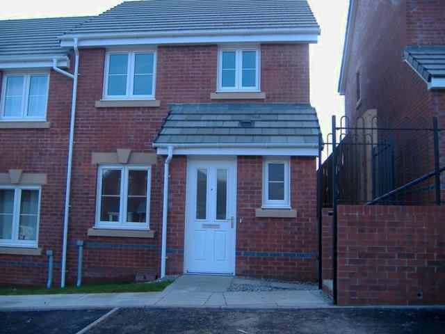 3 Bedroom Semi Detached House To Rent In Clos Gwaith Brics, Tondu, Bridgend CF32