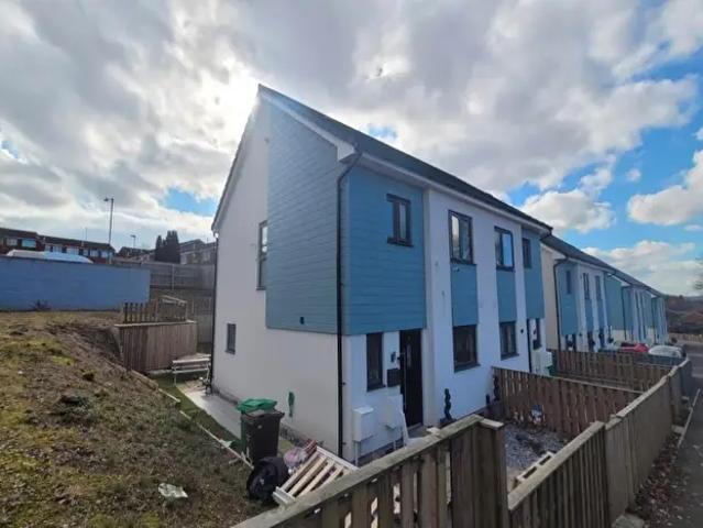 3 Bedroom Semi Detached House To Rent In Cottam Gardens, Nottingham, Nottinghamshire, NG5