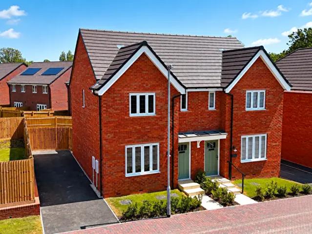 3 Bedroom Semi Detached House To Rent In Decoy Drive, Oadby, Leicestershire, LE2
