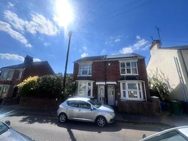 3 Bedroom Semi Detached House To Rent In Eastern Street, Aylesbury, HP20