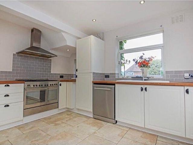 3 Bedroom Semi Detached House To Rent In Ferrers Crescent, DE56
